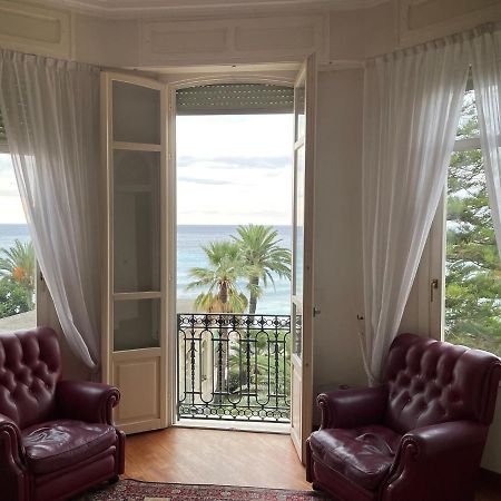 Regina Sur La Plage Menton Exteriér fotografie