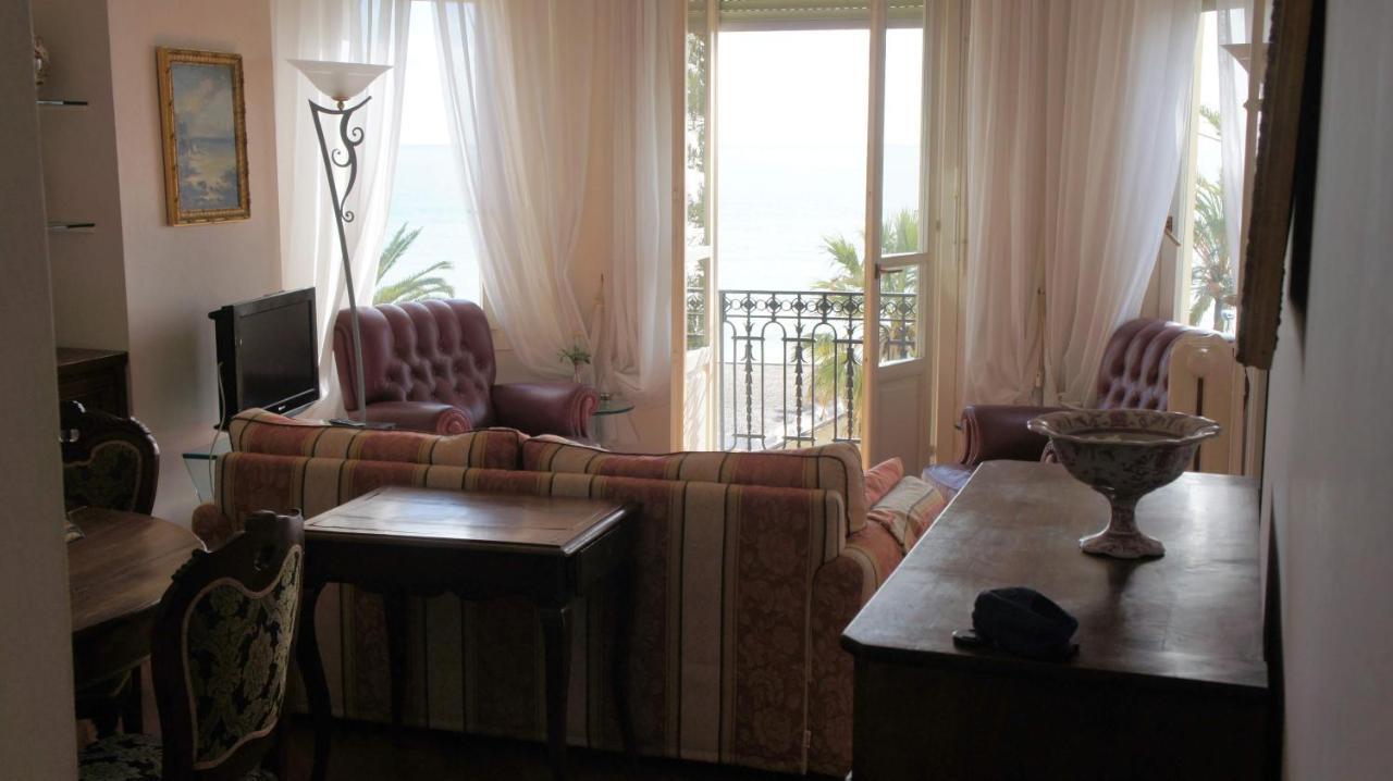 Regina Sur La Plage Menton Exteriér fotografie