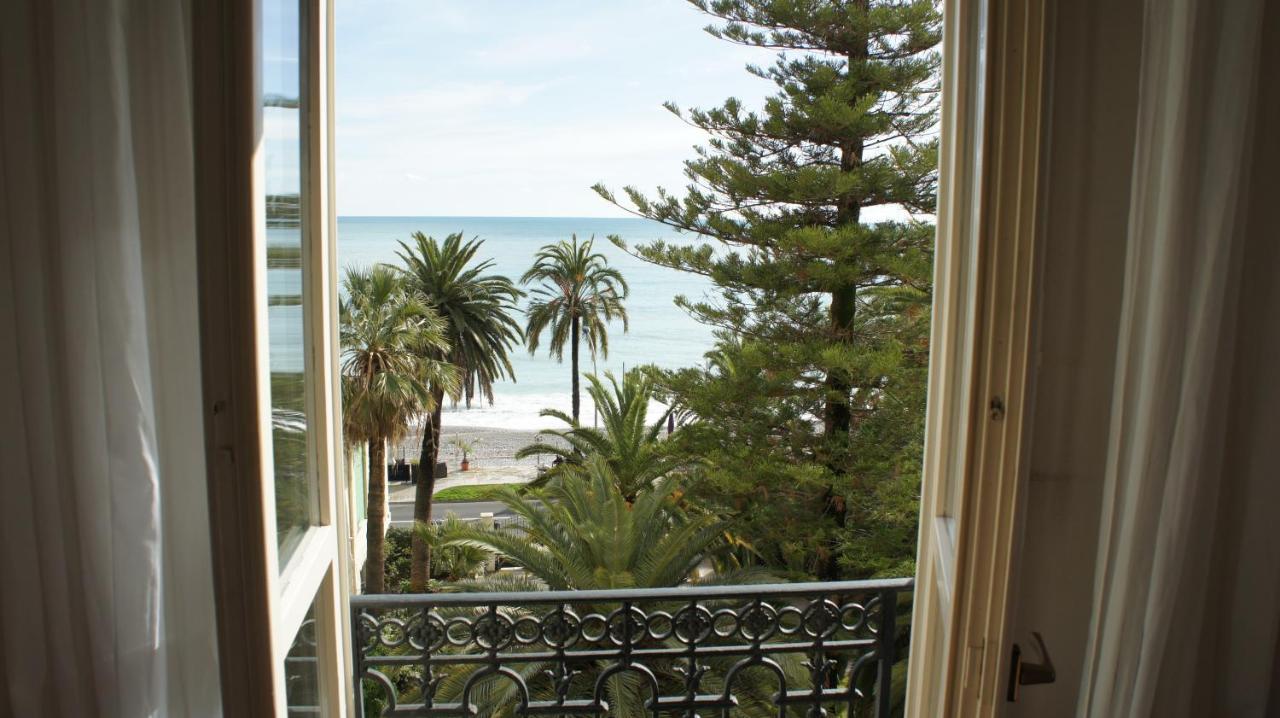 Regina Sur La Plage Menton Exteriér fotografie
