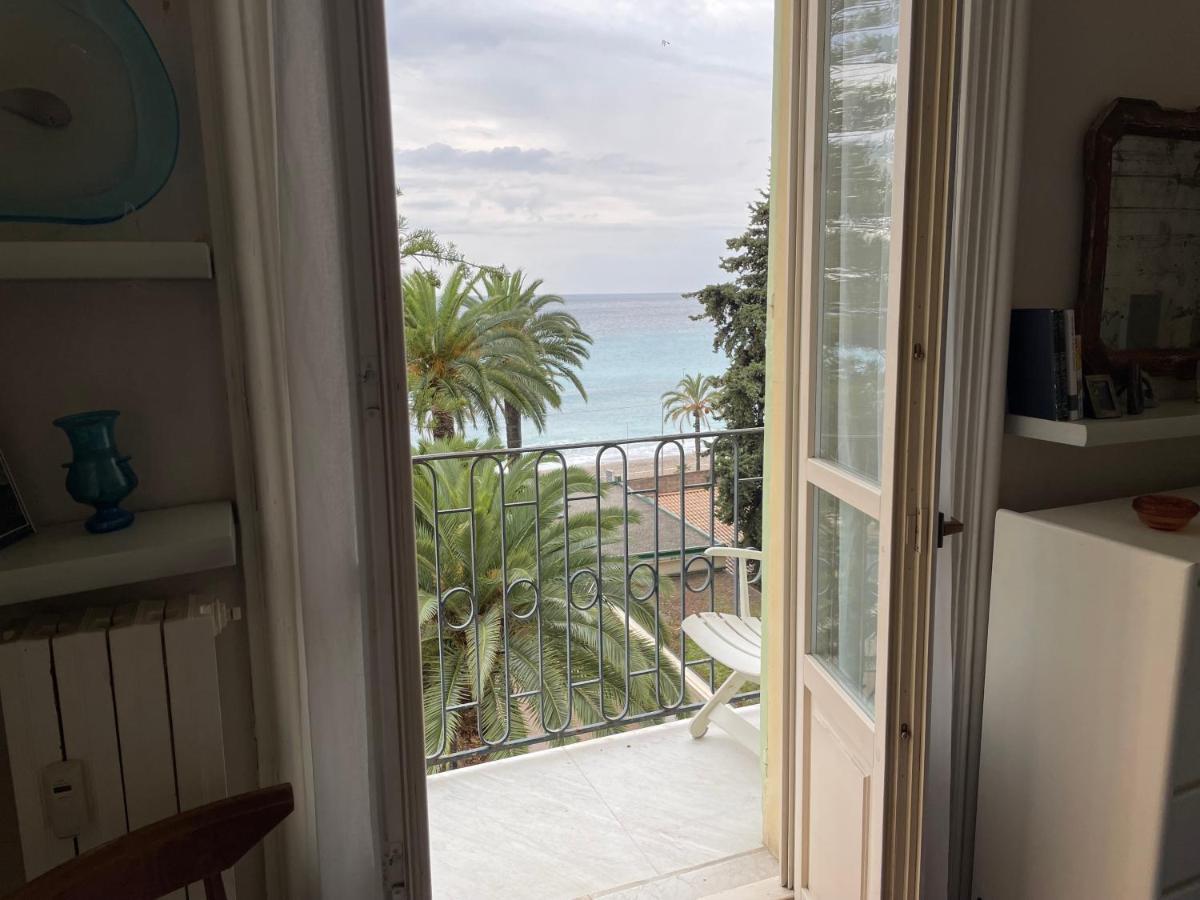 Regina Sur La Plage Menton Exteriér fotografie